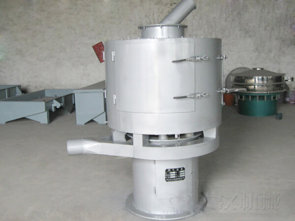 氣流篩與其它普通振動篩不同的是其采用的是立式篩網，篩分主要動力來自風機的吹動帶動物料撲向篩網，從而完成篩分目的。